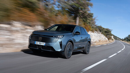 Peugeot E3008