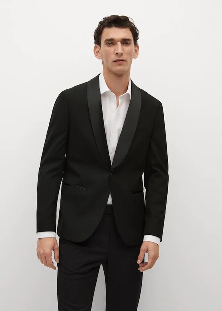 Looks elegantes de Zara, Bershka y Mango para las Navidades menos festivas de los últimos años