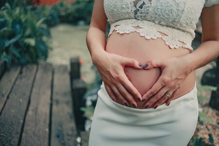 Estoy embarazada, ¿cuándo y cómo sentiré las primeras pataditas de mi bebé?