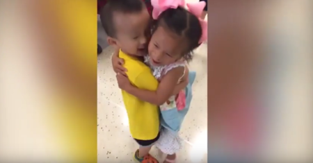 Eran mejores amigos en un orfanato en China, fueron adoptados y ahora son vecinos