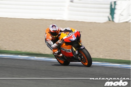 MotoGP 2012: Casey Stoner da un nuevo zarpazo para ser el más rápido en el último día de test en Jerez