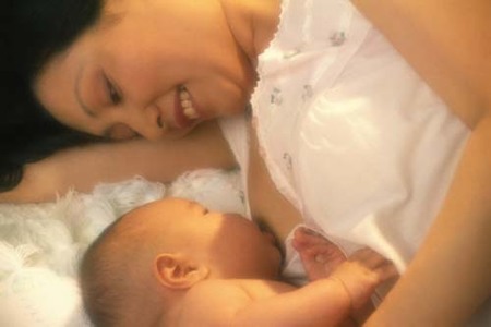 Amamantar reduce el riesgo de cáncer de mama