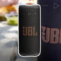 Amazon remata esta bocina JBL con más de 50% de descuento. Tiene mucha potencia y batería de larga duración 