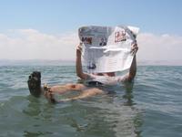 Flotar en el Mar Muerto y después darse un baño de lodo. Inolvidable experiencia en Israel