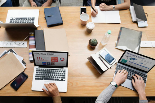 Cómo ayudar a los trabajadores que se sienten quemados en la empresa