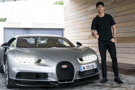 Video: Cristiano Ronaldo le da el visto bueno al primer Bugatti Chiron construido
