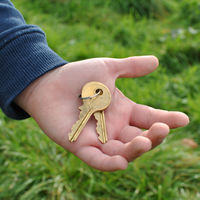 Niños de la llave: niños que se quedan solos en casa mientras sus padres trabajan