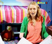 Una presentadora con un solo brazo asusta a los niños británicos