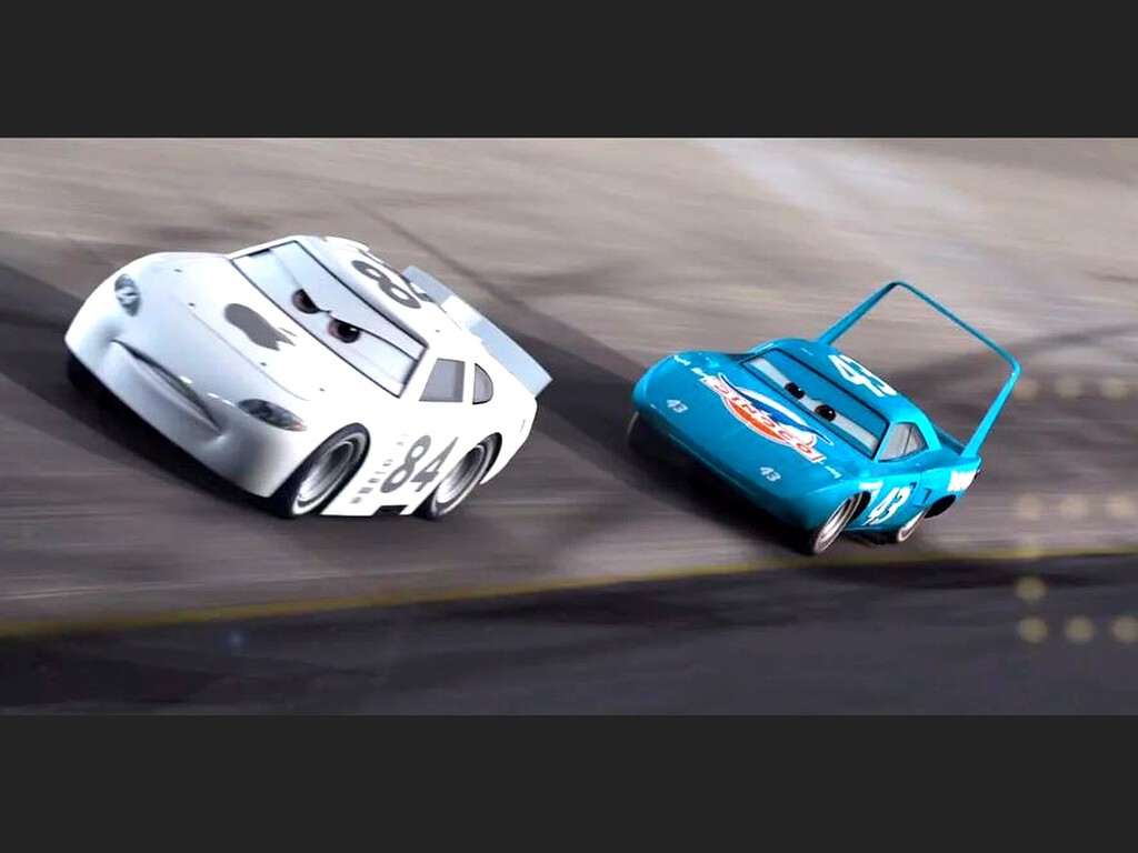 El coche de Apple que compite con Rayo McQueen en ‘Cars’ y casi nadie ha visto: blanco, con el número 84 y un homenaje al primer Macintosh 
