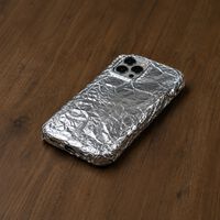 Un simple papel que tenemos en la cocina, convertido en enemigo del iPhone: así es la nueva técnica de los ladrones en España