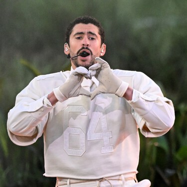 Bad Bunny pasa de firmas de lujo y escoge Zara para la Super Bowl: un poema de amor a España con su look