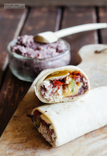 Burrito de frijol y pollo. Receta rápida