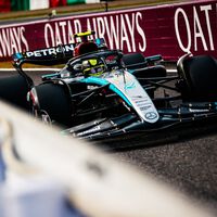 El ocaso de Lewis Hamilton preocupa a Ferrari: su peor año en F1, machacado por George Russell y burlas de Mercedes 