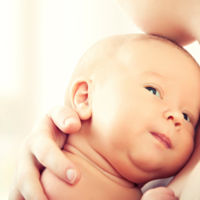 Las españolas, entre las que más retrasan la maternidad de la UE: el primer hijo a los 30,6 años