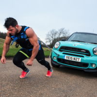 19 horas y 36 minutos no es una buena marca en un maratón salvo que lo hagas tirando de un MINI