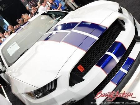 Subastan el primer Mustang Shelby GT350R en ¡1 millón de dólares!
