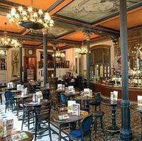 Bares de Gran Bretaña limitan el alcohol a los padres que acudan con niños