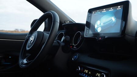 Toyota Yaris Hibrido 14