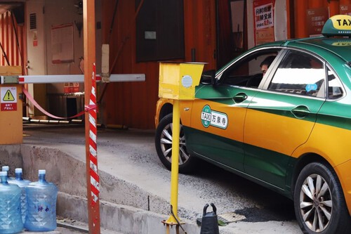 Conectar um carro elétrico é coisa do passado na China: agora eles têm carros com baterias substituíveis nos postos de gasolina.