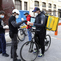 El Gobierno no permitirá que los 'riders' de plataformas de reparto de comida sigan siendo falsos autónomos