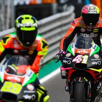 Aleix Espargaró y Andrea Iannone están molestos con Aprilia: "Pasan los años y no hay reacción"