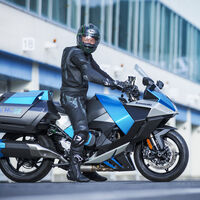 Ni eléctricas ni gasolina. A Kawasaki se le ha ocurrido un invento japonés de cinco cilindros que podría ser el futuro de las motos 