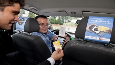 Los pagos con NFC se instalan en los taxis de Barcelona