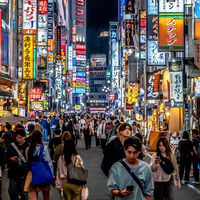 Japón se dio cuenta que no tiene una infraestructura básica para soportar tanto turismo: botes de basura públicos 