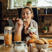 El alimento para incluir en tus desayunos que ayuda a evitar picos de azúcar y no tener hambre hasta la siguiente comida 