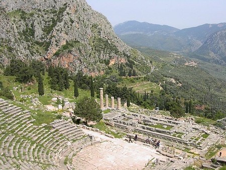 Ruinas del Teatro y Templo de Apolo en Delfos, Grecia
