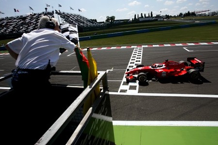 Adrián Vallés gana y se va de Magny Cours líder con el Liverpool