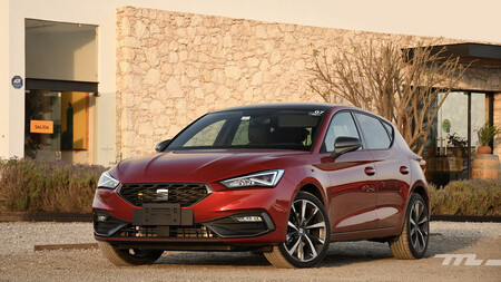 SEAT León 2021, al volante de un hatch que ruge alto en diversión, diseño... y precio