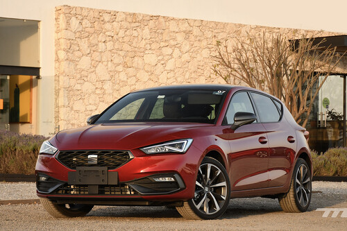 SEAT León 2021, al volante de un hatch que ruge alto en diversión, diseño... y precio
