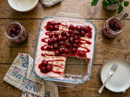 Cómo hacer una carlota con 1 frasco de cerezas en almíbar y 5 ingredientes: disfruta de este postre sin horno ultra cremoso