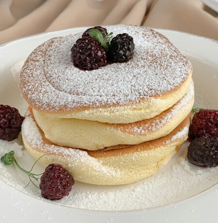 Pastel de nube con solo dos ingredientes: la receta fácil y ligera de un postre de inspiración japonesa que puede hacer cualquiera