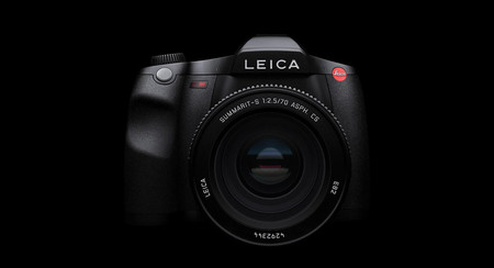 Leica S3, lanzan por fin la cámara de formato medio con aspecto de réflex con la que quieren redefinir el sector