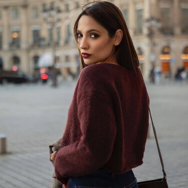 Mango arrasa con el bolso tipo bucket que parece de lujo y llevarán las madrileñas de Serrano 