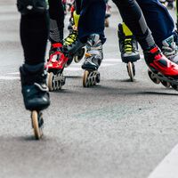 Estos patinadores destapan un vacío en el reglamento de tránsito de CDMX: no hay sanción por meterse a vías rápidas en bici o patines