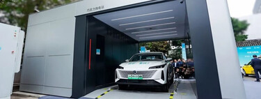 La promesa de repostar tu coche eléctrico en sólo tres minutos ya es una realidad en China gracias a las estaciones de cambio de baterías. Y ahora quieren poner 10.000 más hasta 2028