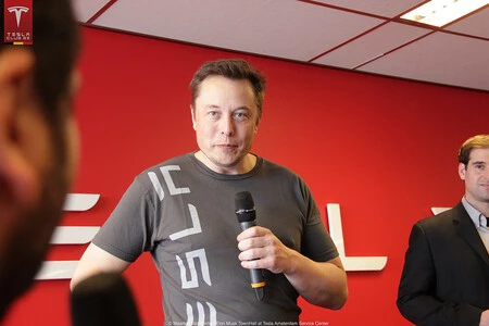 Elon Musk es demandado por promover Dogecoin: es una "estafa piramidal" y el magnate fomentó la "extorsión", según las acusaciones