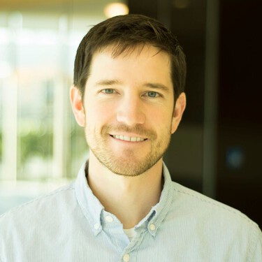 Este psicólogo experto en relaciones explica que las parejas que son felices hacen estas cinco cosas todos los días (que la mayoría descuida)