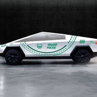 La Policía de Dubai no se conforma con Bugatti o Lamborghini: ahora quiere una Tesla Cybertruck ¡antes de que llegue a producción!