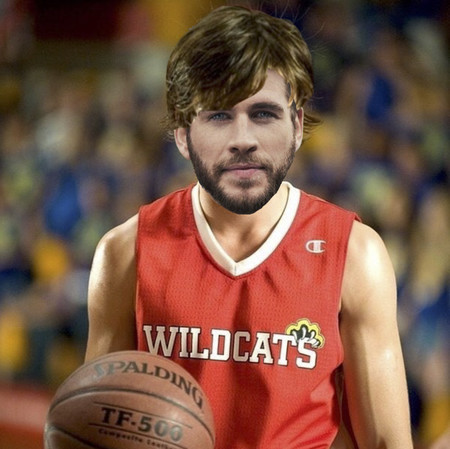 Liam Hemsworth hace del prota de 'High School Musical' y se enamora de Gabriella (Brooks): "na na na na, you are the music in me"