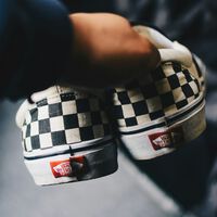 Últimas horas de rebajas: El Corte Inglés está liquidando las Vans Old Skool a mitad de precio 