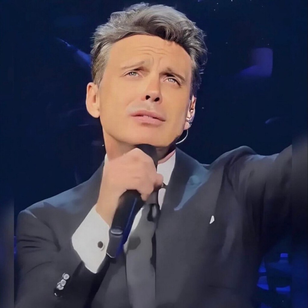 Molesto, Luis Miguel reprende en pleno concierto a los ingenieros de audio en su show en Toluca 