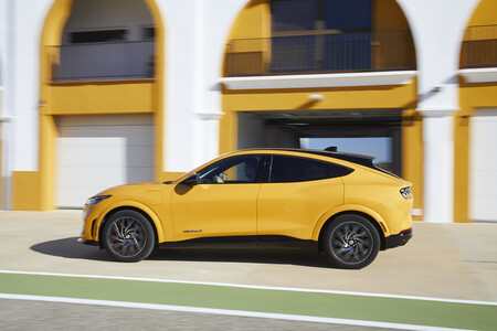 Ford Mustang Mach-E GT Prueba Circuito 24