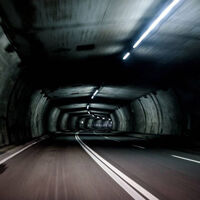 Este túnel es en realidad un pozo sin fondo. Lleva 42 años costándonos millones de euros y no parece que lo vayan a construir