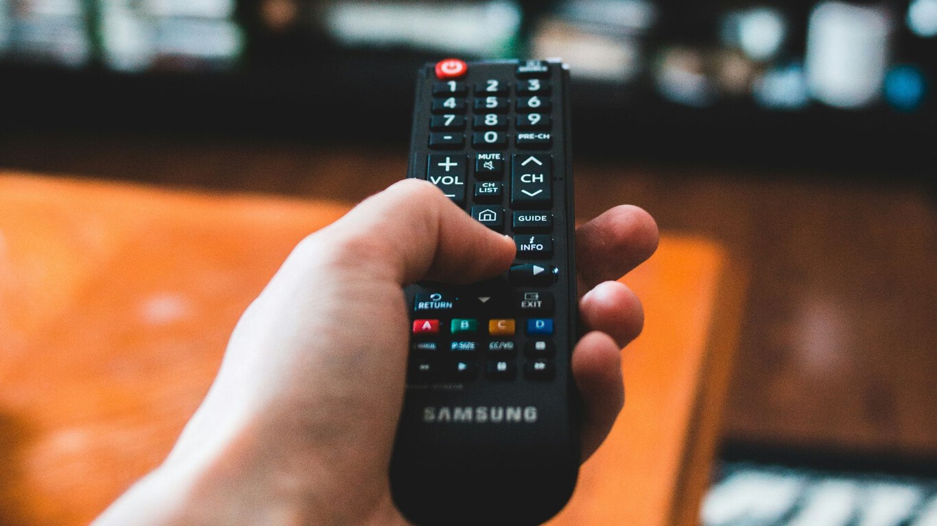 Casi nadie lo sabe: para esto sirven los botones rojo, verde, amarillo y  azul de tu control remoto