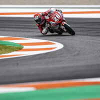 Izan Guevara comienza fuerte en Valencia: domina las pruebas de Moto3, aunque en lluvia manda Dennis Foggia