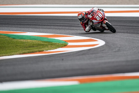 Izan Guevara comienza fuerte en Valencia: domina las pruebas de Moto3, aunque en lluvia manda Dennis Foggia